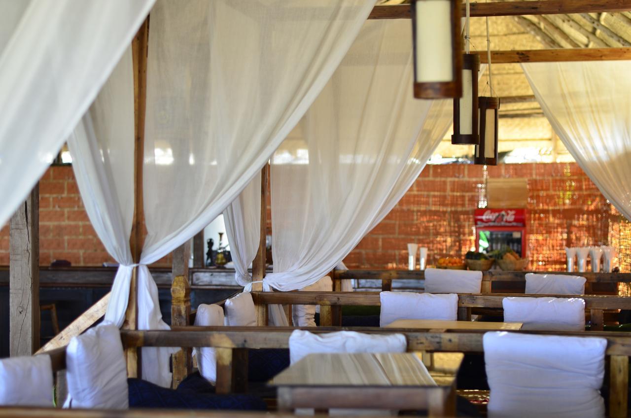 Sea Bird Beach Cafe & Cottages Морджим Екстериор снимка