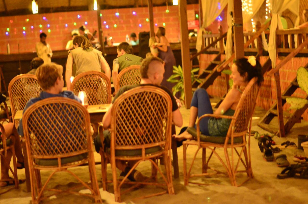 Sea Bird Beach Cafe & Cottages Морджим Екстериор снимка