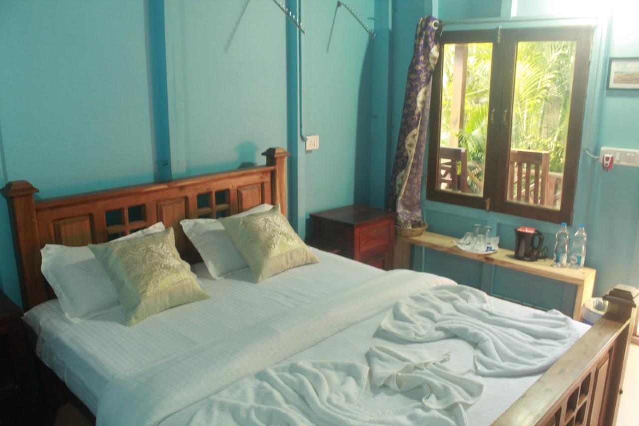Sea Bird Beach Cafe & Cottages Морджим Екстериор снимка