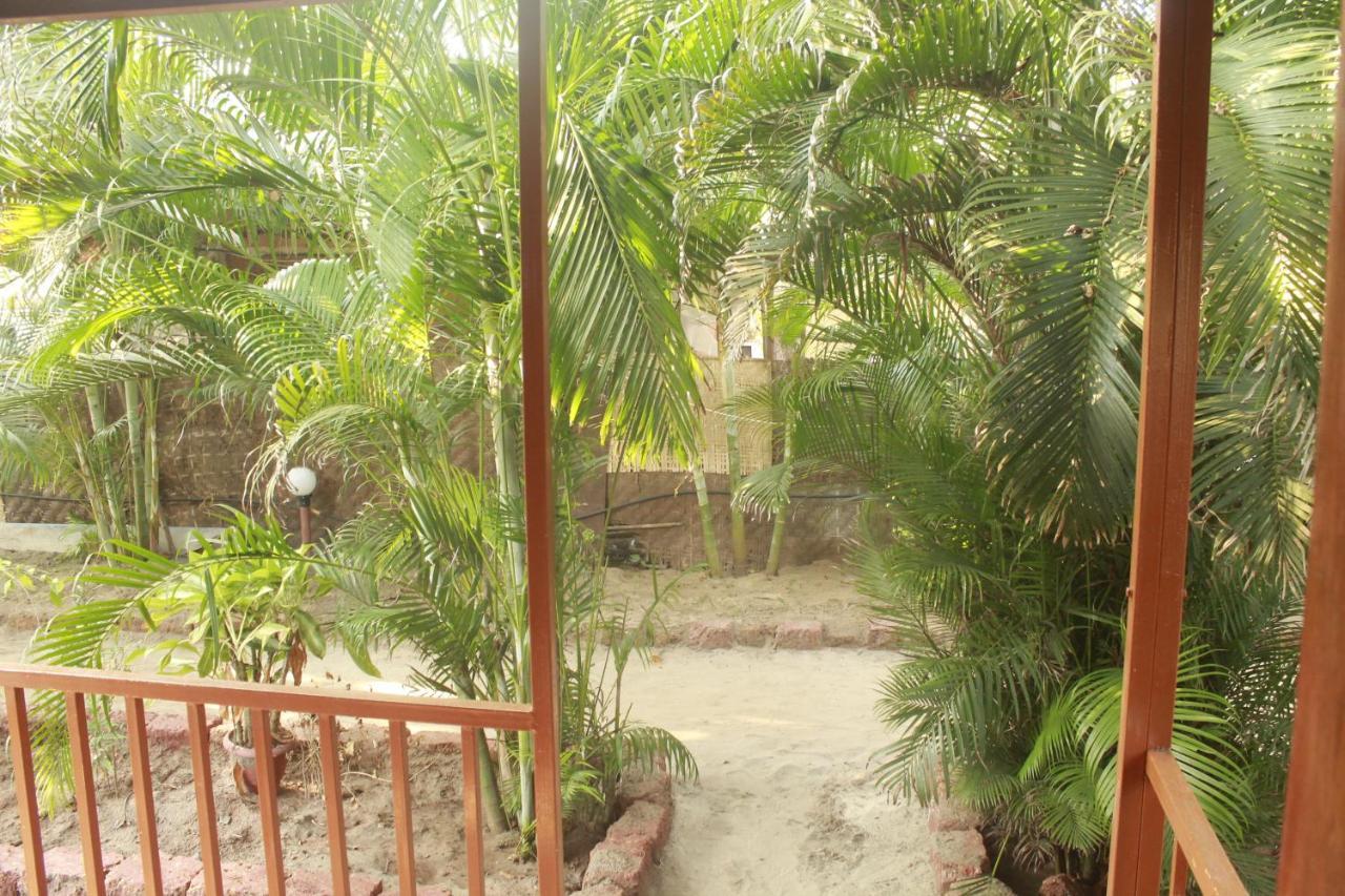 Sea Bird Beach Cafe & Cottages Морджим Екстериор снимка