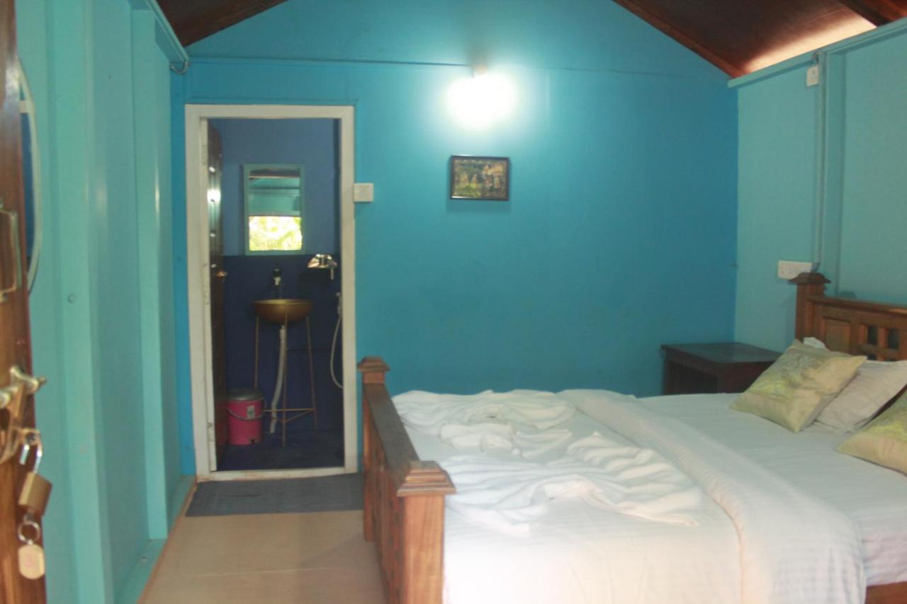 Sea Bird Beach Cafe & Cottages Морджим Екстериор снимка