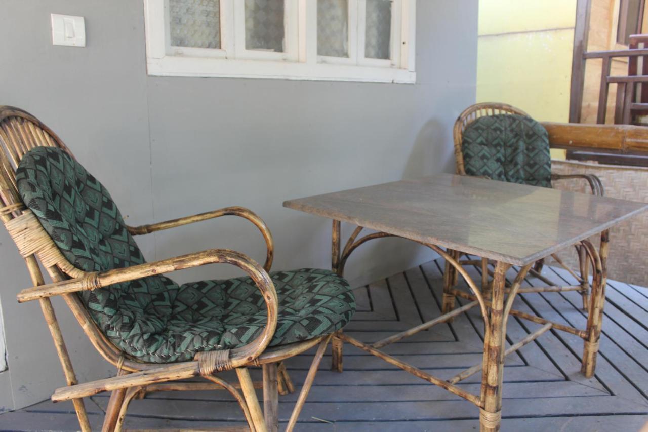 Sea Bird Beach Cafe & Cottages Морджим Екстериор снимка