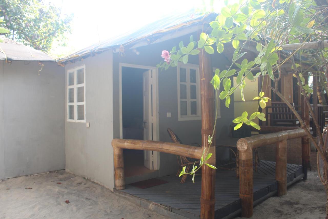 Sea Bird Beach Cafe & Cottages Морджим Екстериор снимка