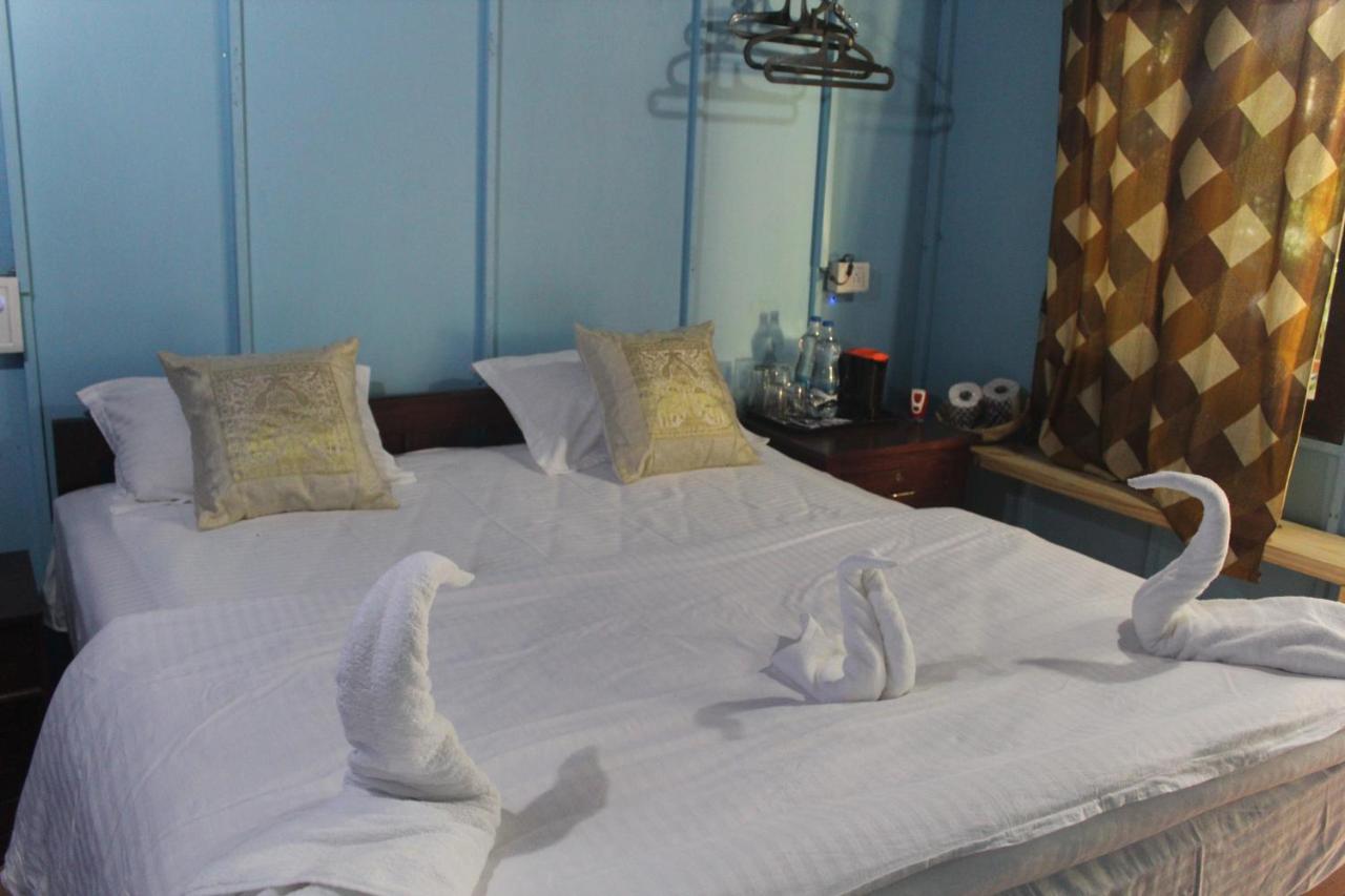 Sea Bird Beach Cafe & Cottages Морджим Екстериор снимка