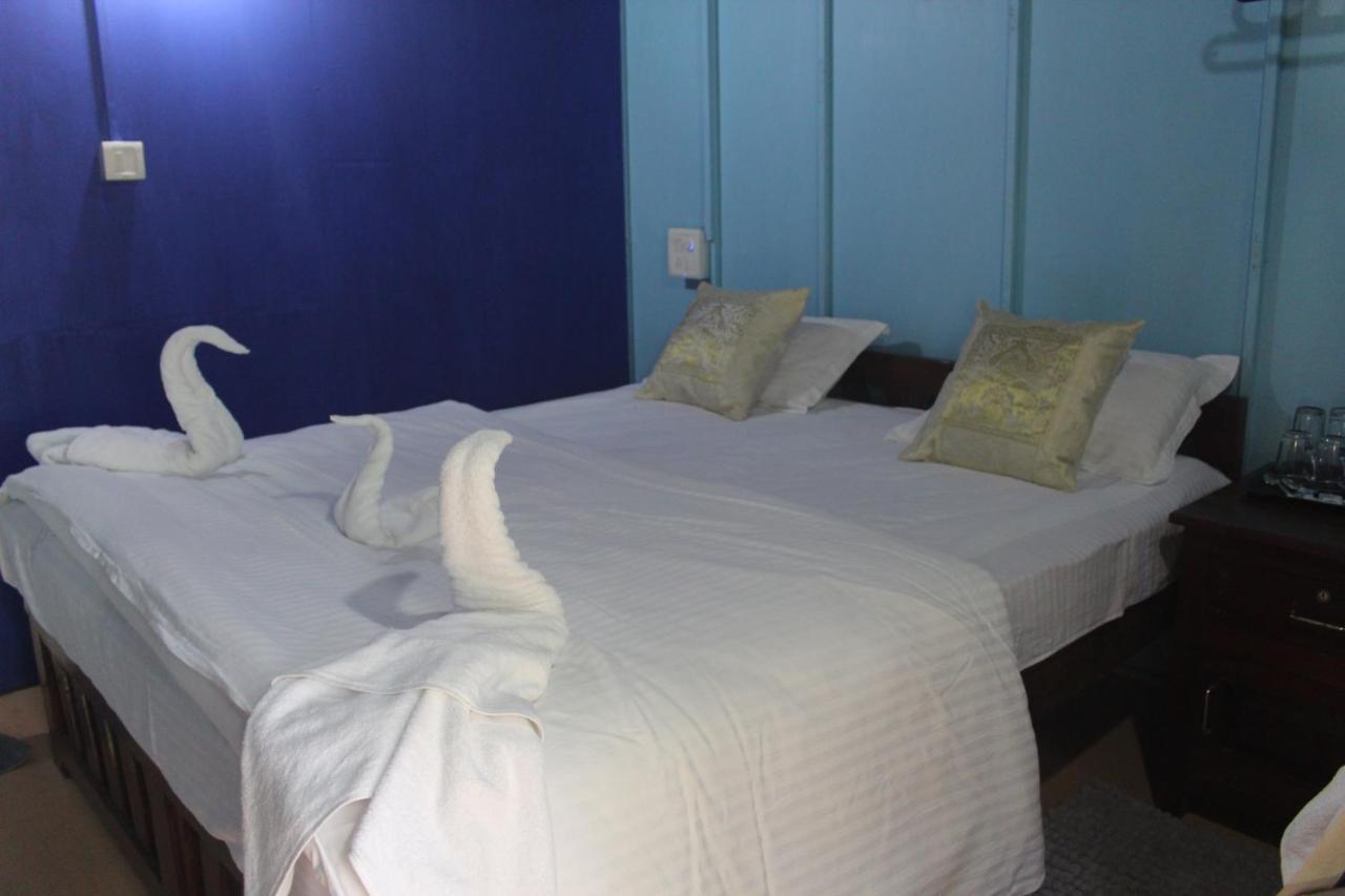 Sea Bird Beach Cafe & Cottages Морджим Екстериор снимка