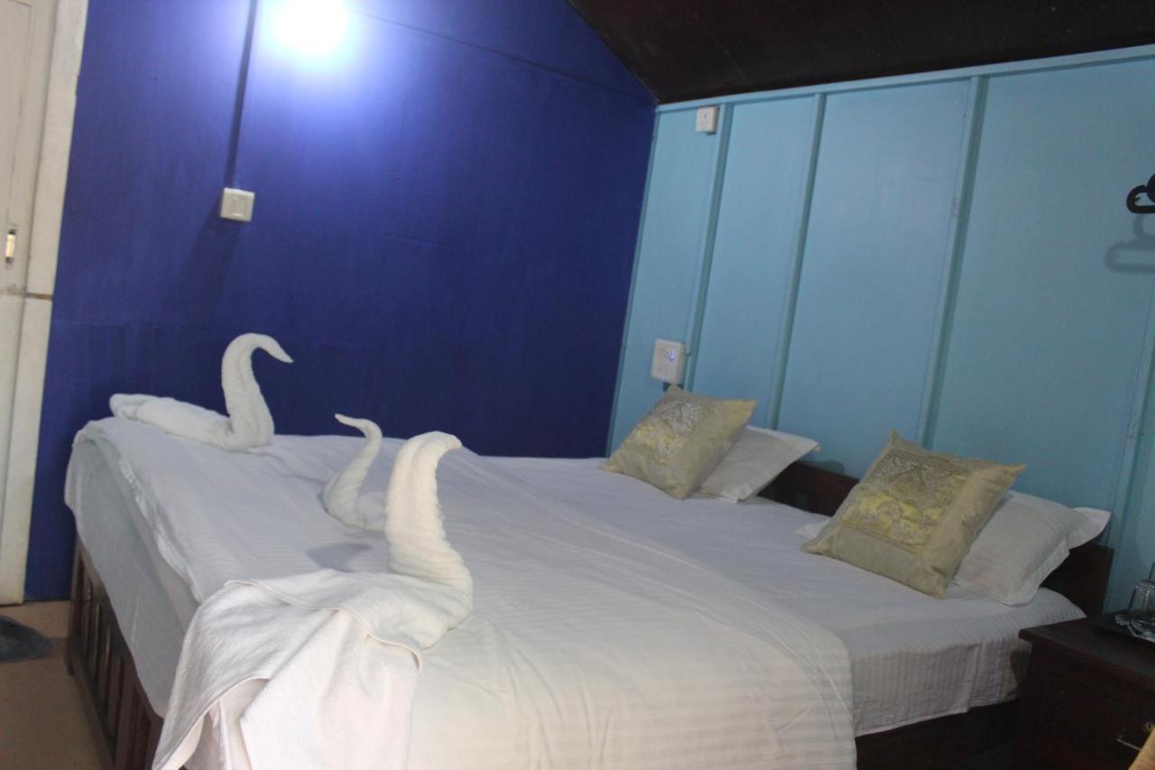 Sea Bird Beach Cafe & Cottages Морджим Екстериор снимка
